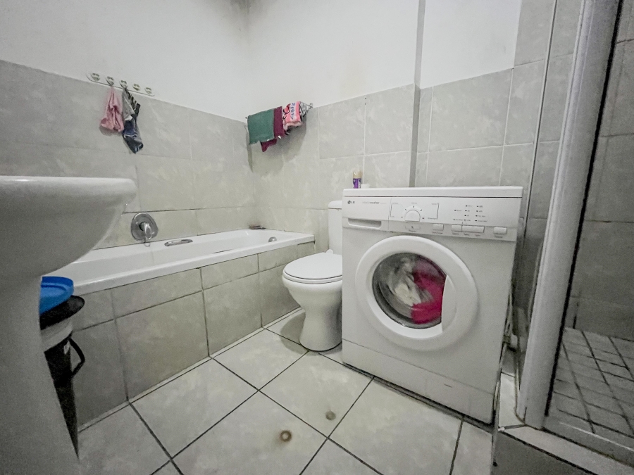 2 Bedroom Property for Sale in Maitland Western Cape